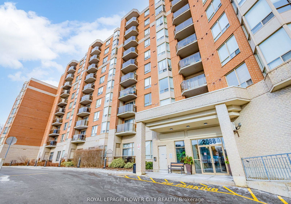 2088-lawrence-avenue-w-north-york-ontario-w13017668