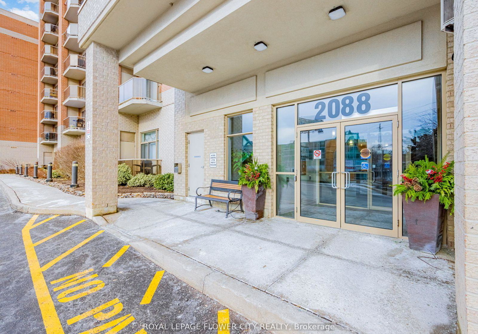2088-lawrence-avenue-w-north-york-ontario-w13017668