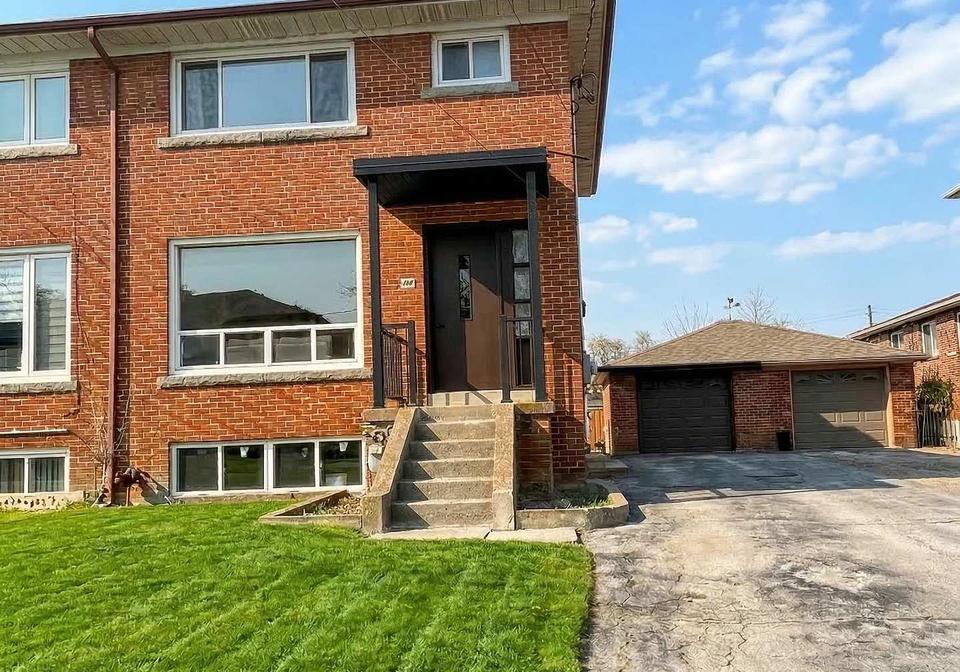 15-arrowsmith-avenue-north-york-ontario-w13017698