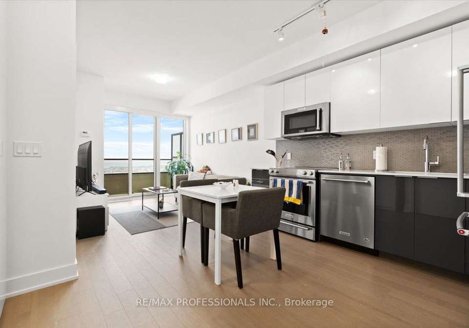 30-shore-breeze-drive-etobicoke-ontario-w13018638