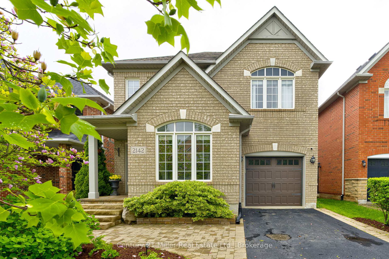 2142-meadowglen-drive-oakville-ontario-w13018680