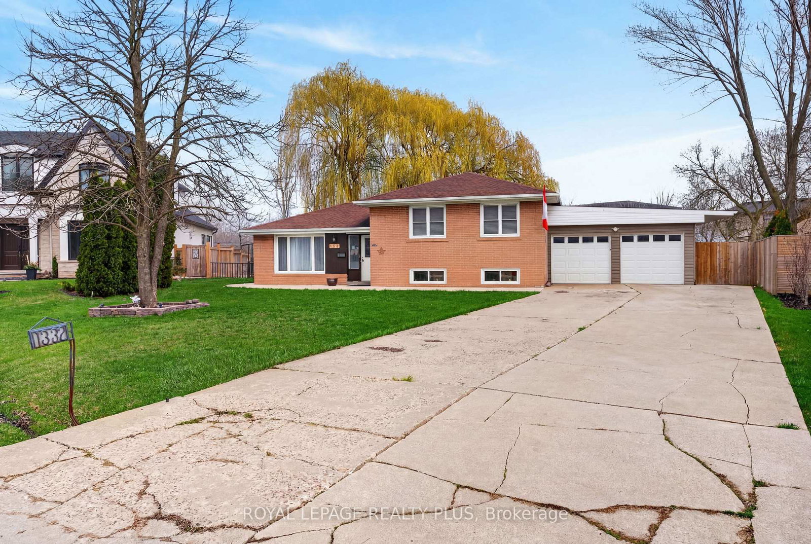 1332-stanbury-road-oakville-ontario-w13020168