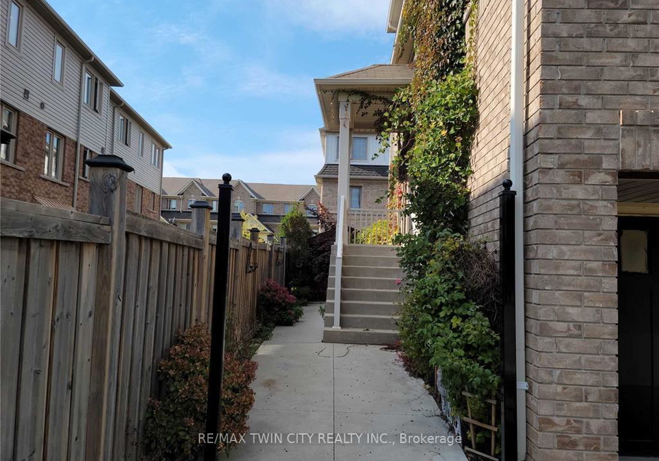 2165-fiddlers-way-oakville-ontario-w13020274
