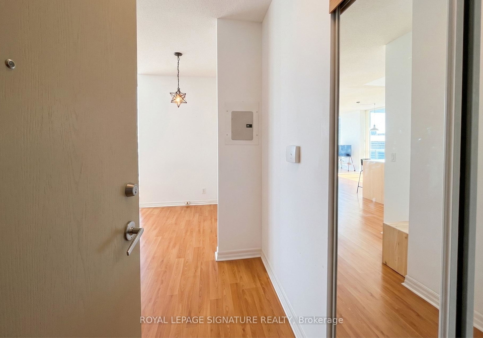 220-burnhamthorpe-road-w-mississauga-ontario-w13020760