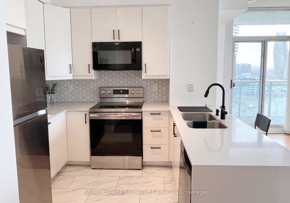 220-burnhamthorpe-road-w-mississauga-ontario-w13020760
