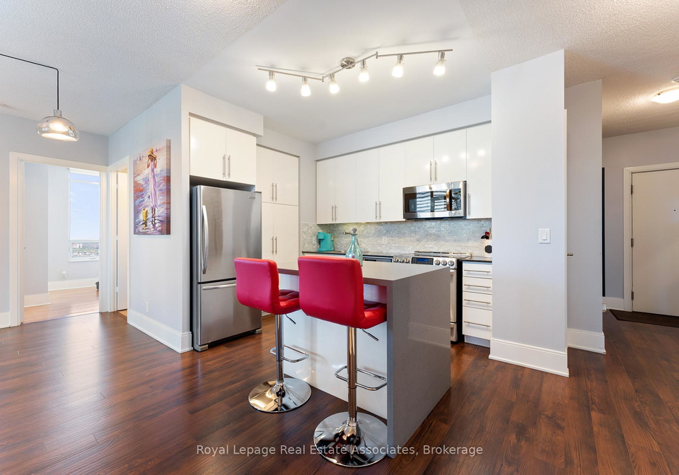 330-burnhamthorpe-road-w-mississauga-ontario-w13020940