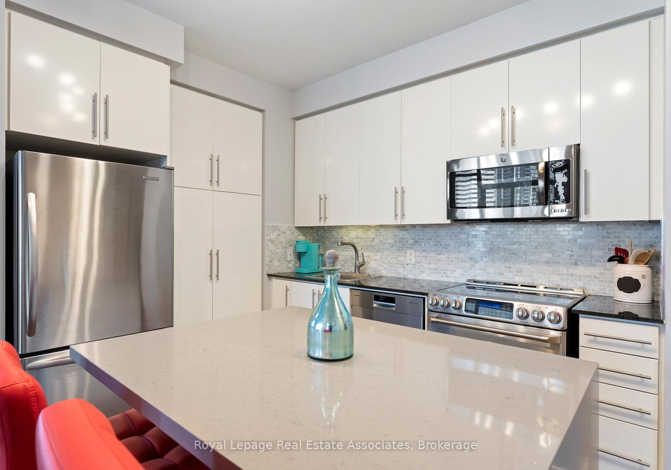 330-burnhamthorpe-road-w-mississauga-ontario-w13020940