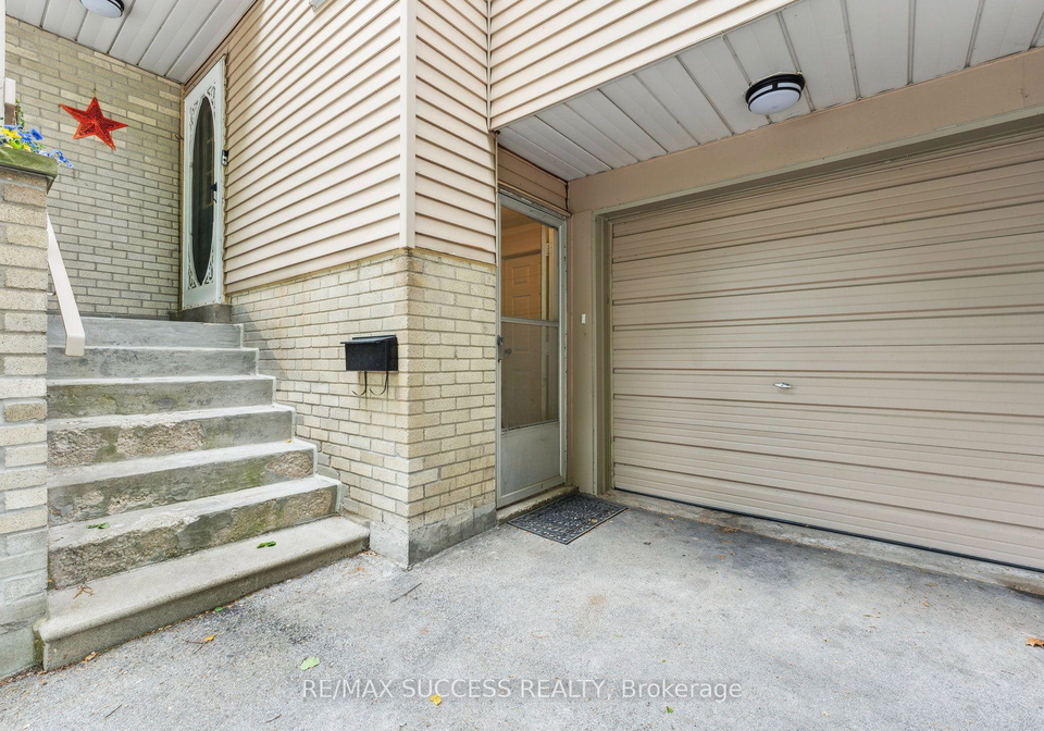 82-lynden-circle-halton-hills-ontario-w13021240