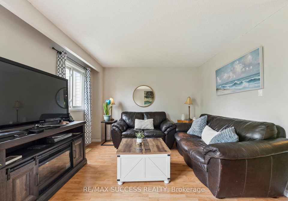 82-lynden-circle-halton-hills-ontario-w13021240
