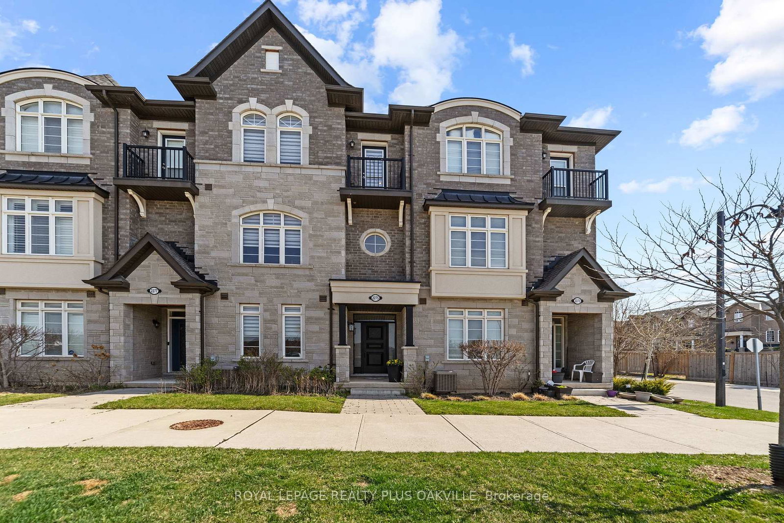 2275-khalsa-gate-oakville-ontario-w13021330