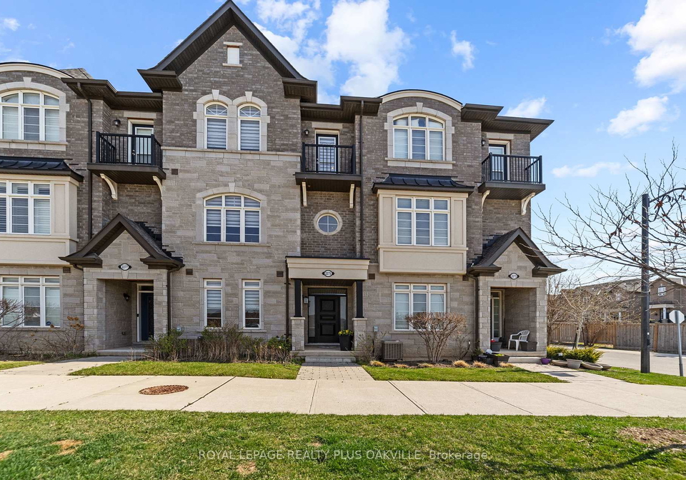 2275-khalsa-gate-oakville-ontario-w13021330