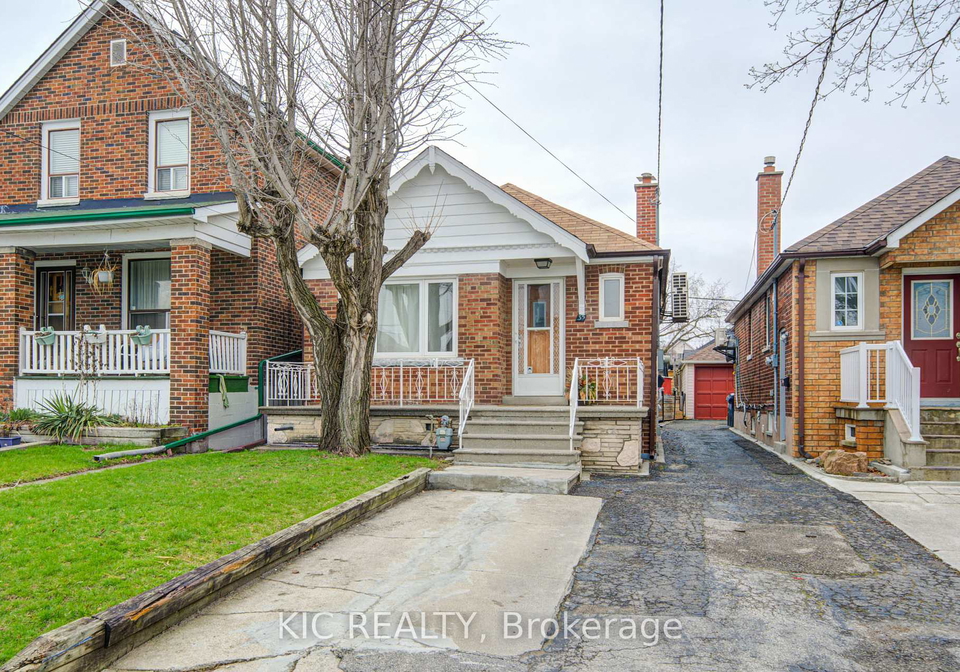 35-montcalm-avenue-north-york-ontario-w13021562