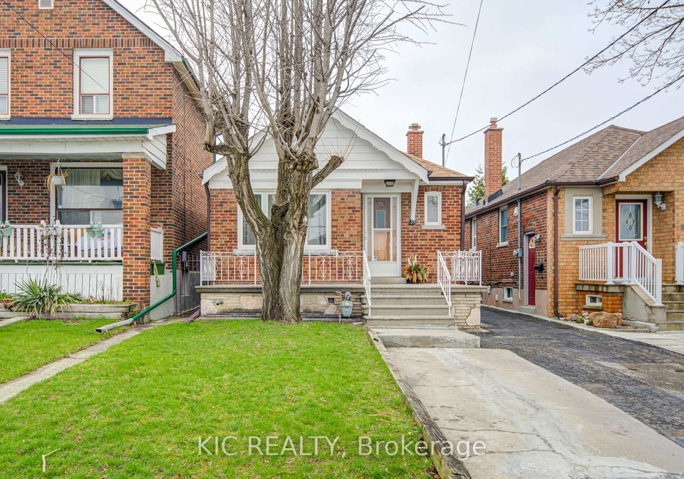 35-montcalm-avenue-north-york-ontario-w13021562