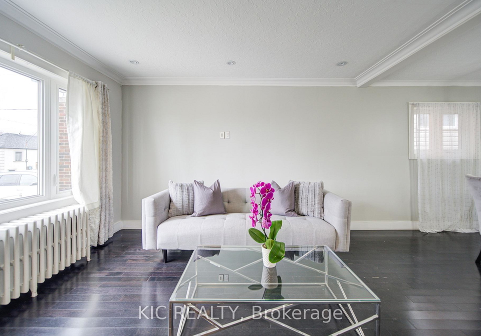 35-montcalm-avenue-north-york-ontario-w13021562