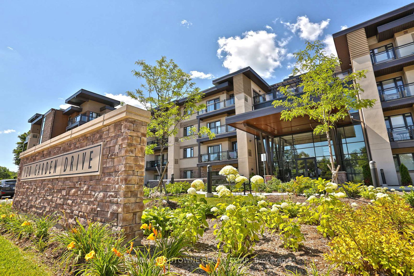 128-garden-drive-oakville-ontario-w13021704