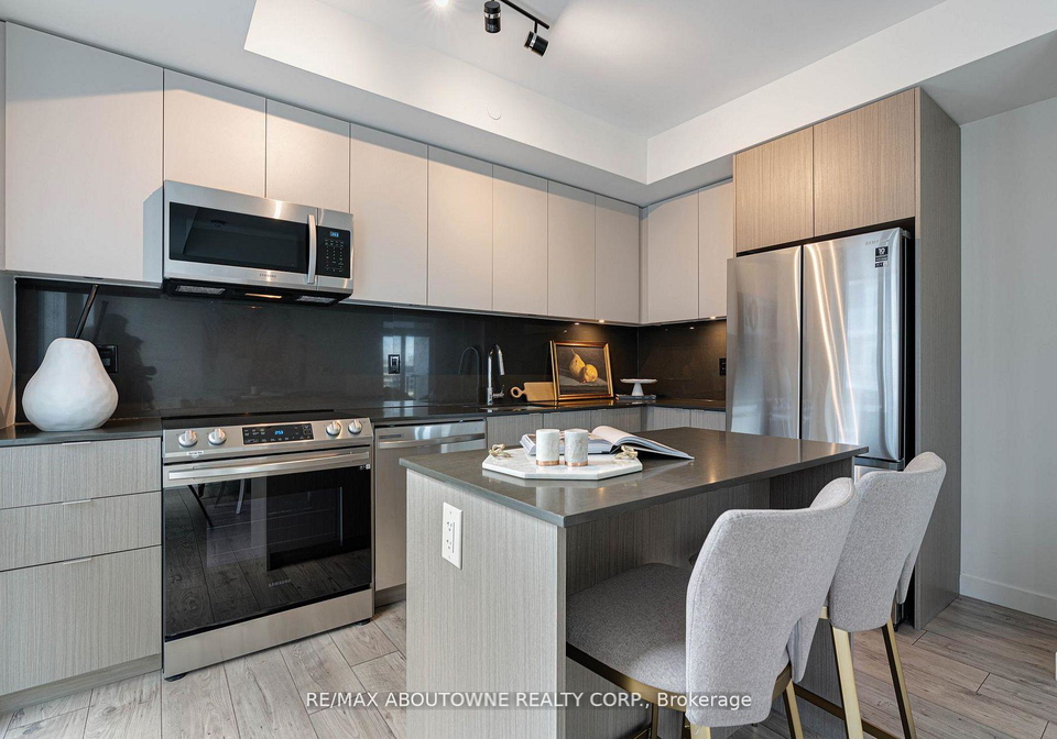 125-bronte-road-oakville-ontario-w13021714