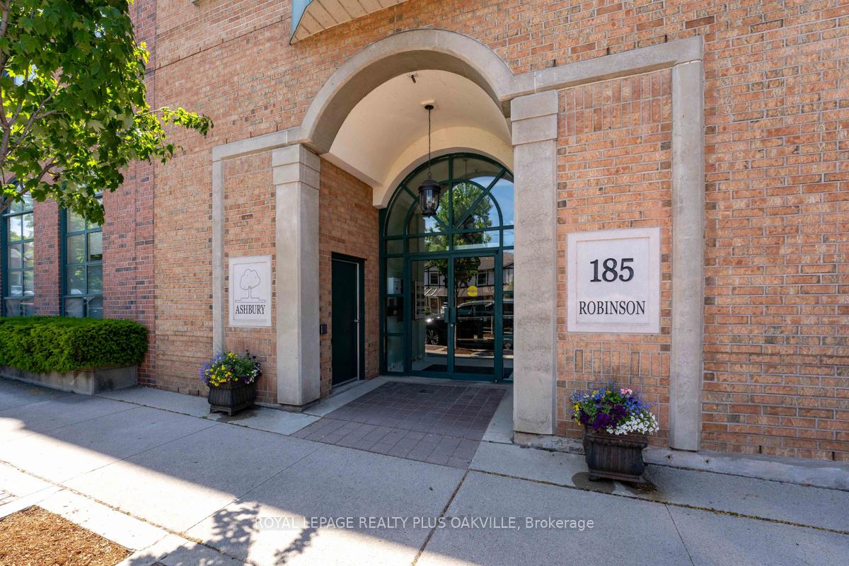185-robinson-street-oakville-ontario-w13022402
