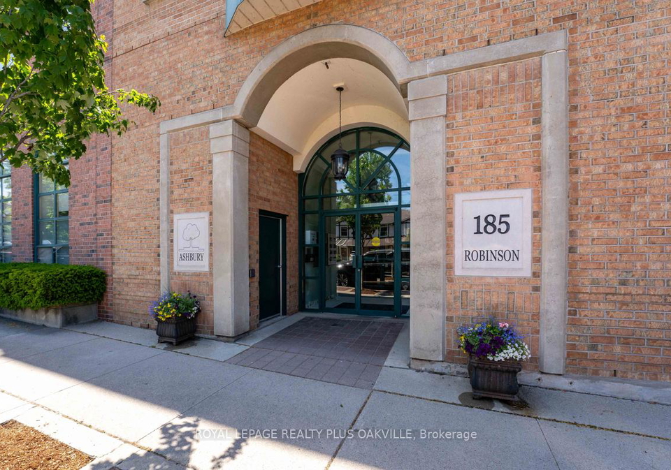 185-robinson-street-oakville-ontario-w13022402