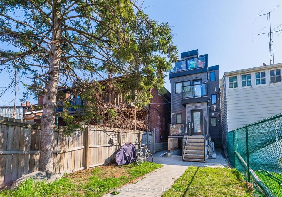 160-lansdowne-avenue-toronto-ontario-w13022672