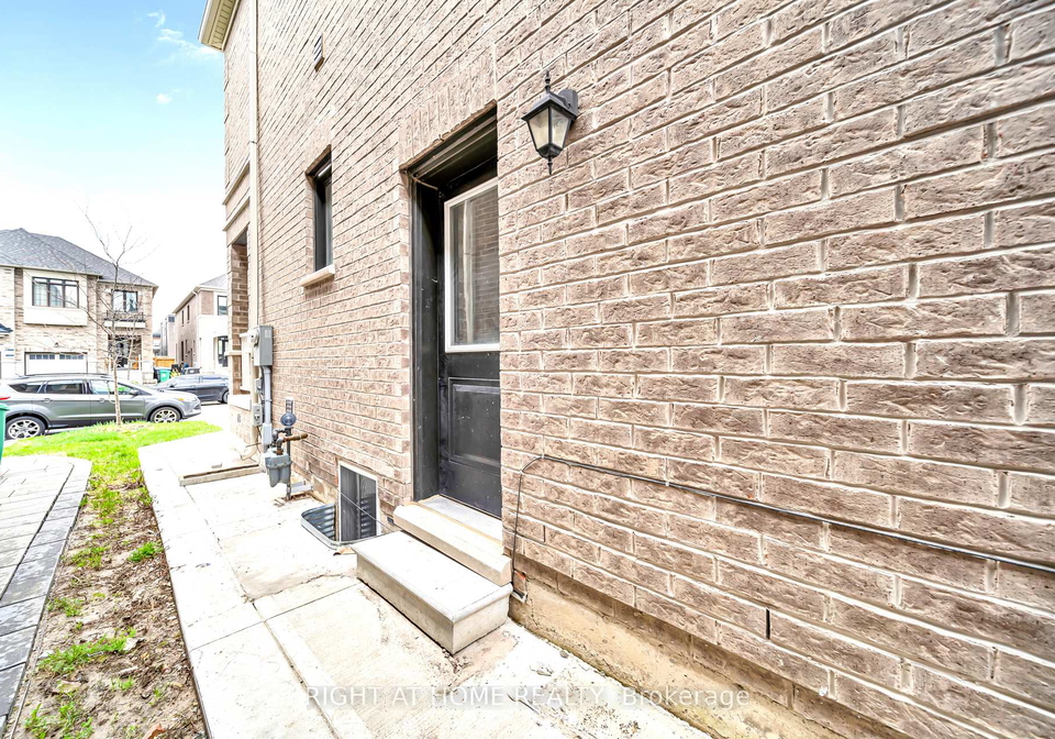 35-hubbell-basement-floor-road-brampton-ontario-w13023390
