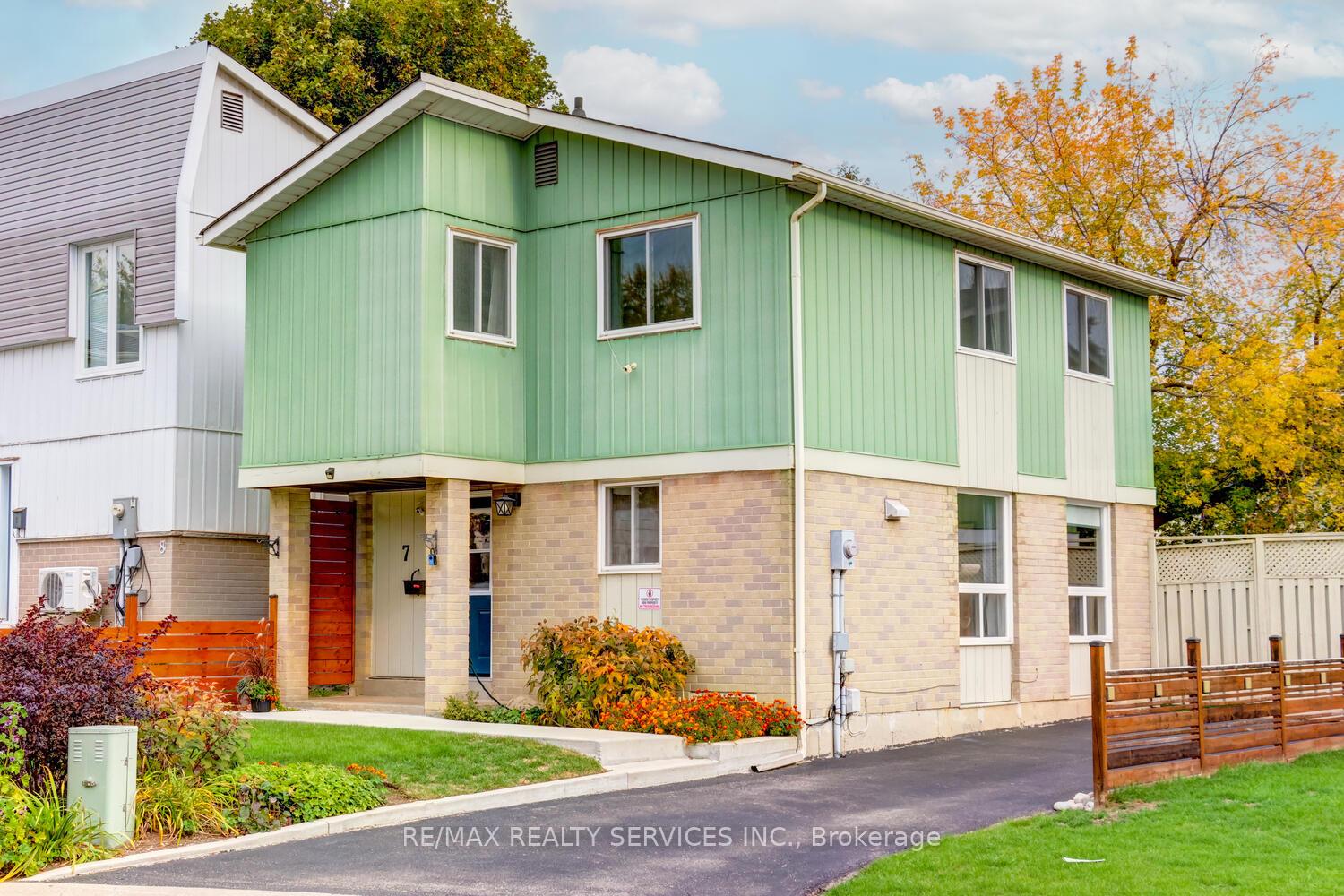 7-hamlet-court-brampton-ontario-w13023638