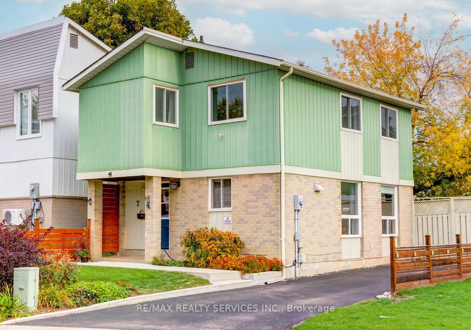 7-hamlet-court-brampton-ontario-w13023638