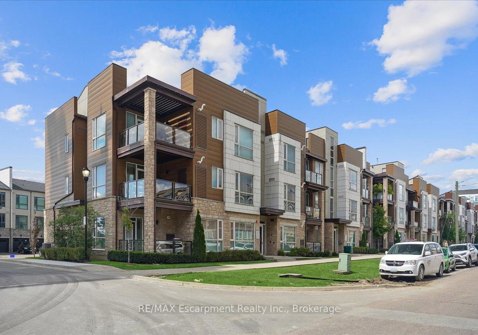 2370-khalsa-gate-oakville-ontario-w13024340