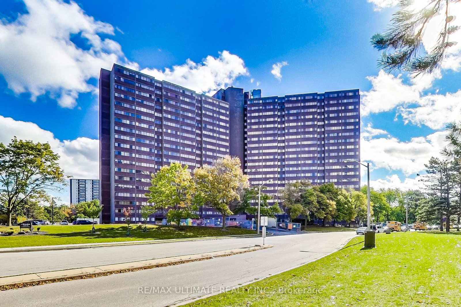 11-wincott-drive-etobicoke-ontario-w13024364