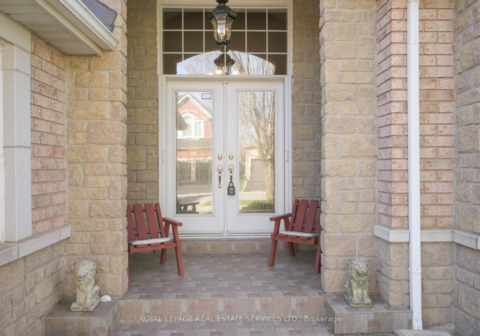 2428-salcome-drive-oakville-ontario-w13025384