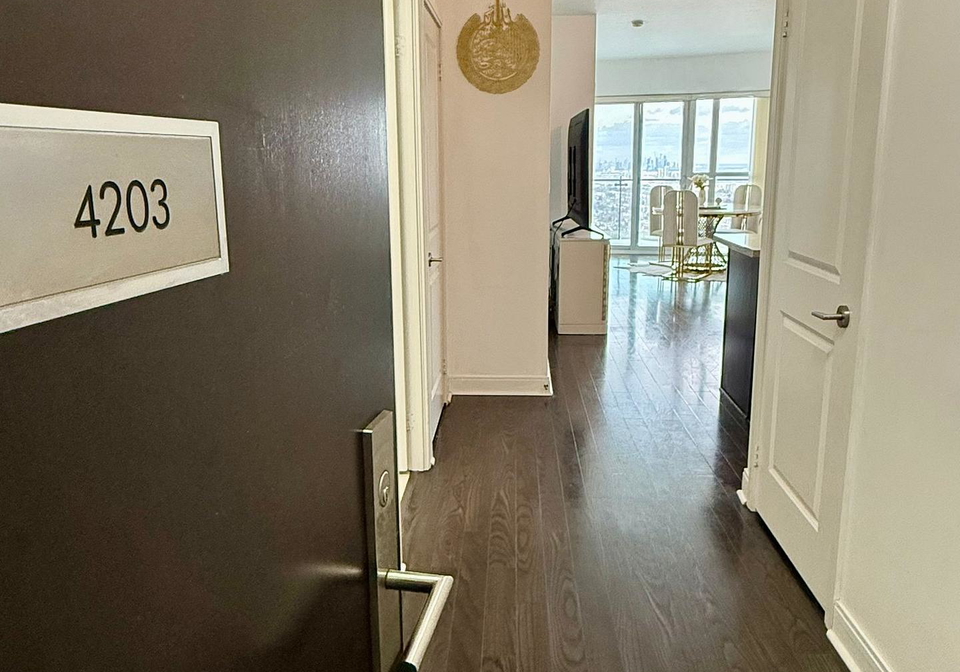50-absolute-avenue-mississauga-ontario-w13025572