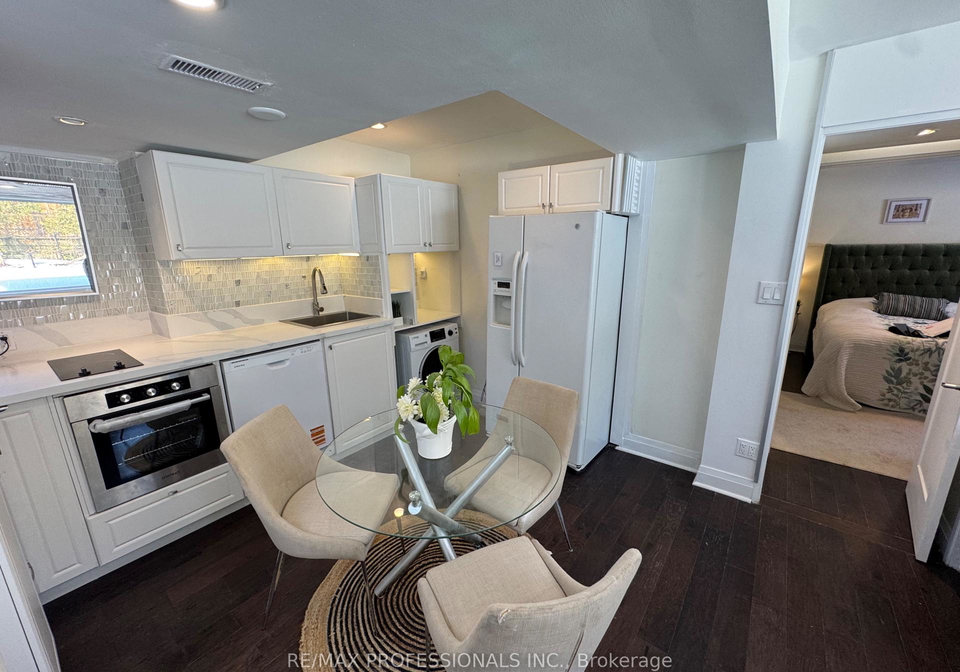 11-grasspoint-crescent-etobicoke-ontario-w13025714