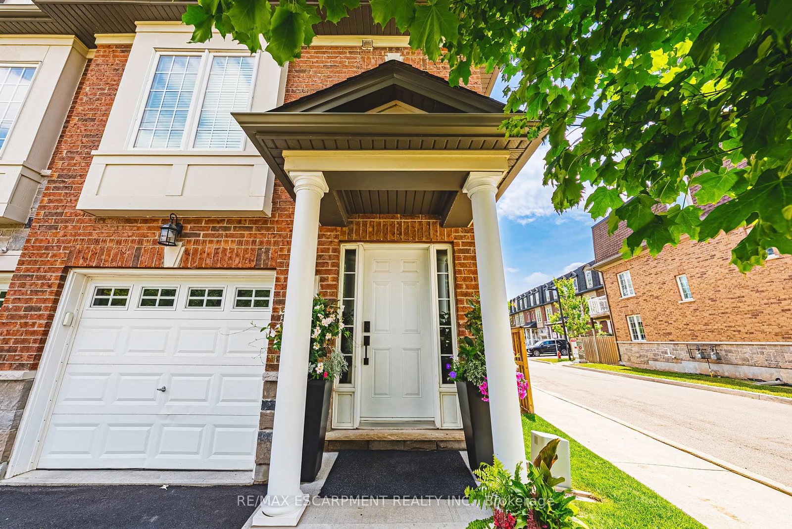 2220-queensway-drive-burlington-ontario-w13025784