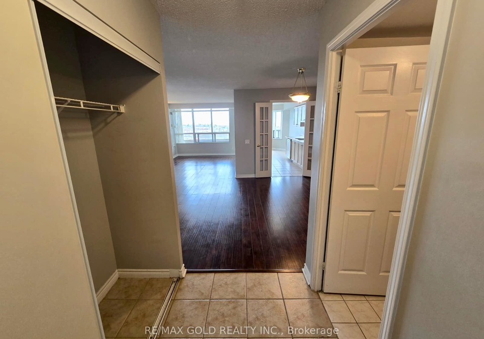 35-kingsbridge-garden-circle-mississauga-ontario-w13026438