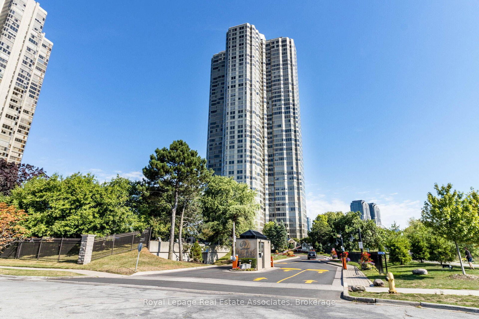 1-palace-pier-court-etobicoke-ontario-w13027486