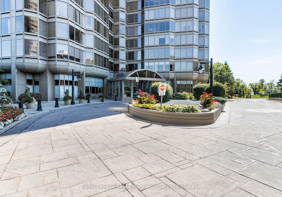 1-palace-pier-court-etobicoke-ontario-w13027486