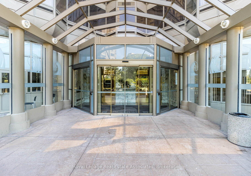 1-palace-pier-court-etobicoke-ontario-w13027486