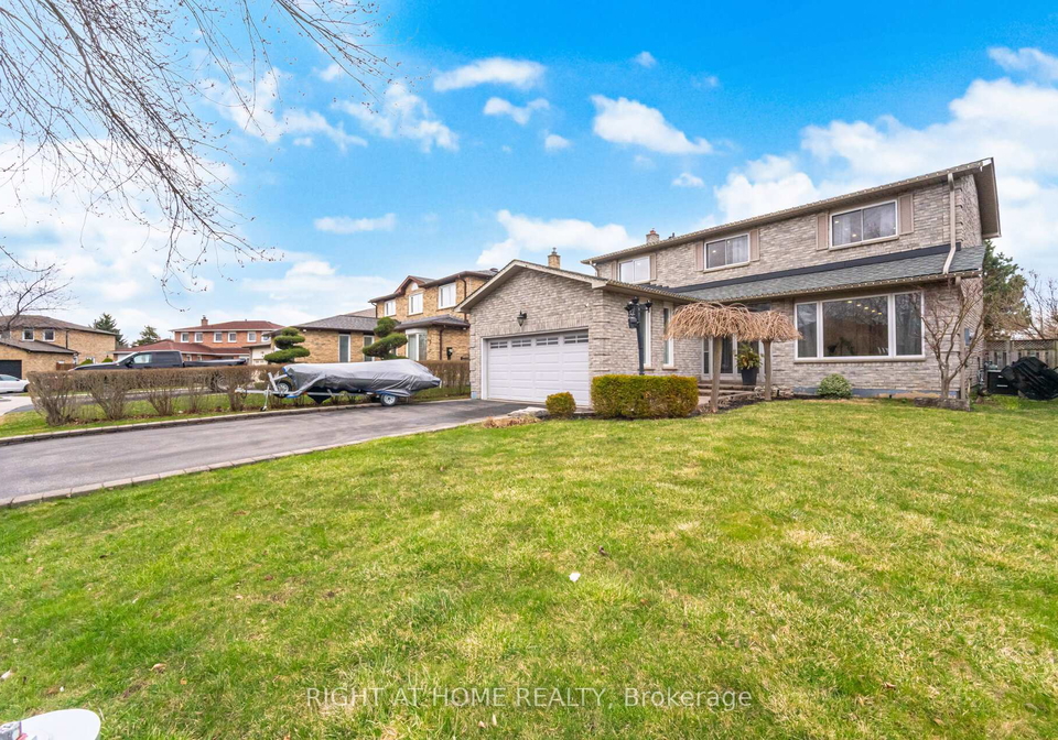 909-lovingston-crescent-mississauga-ontario-w13028100
