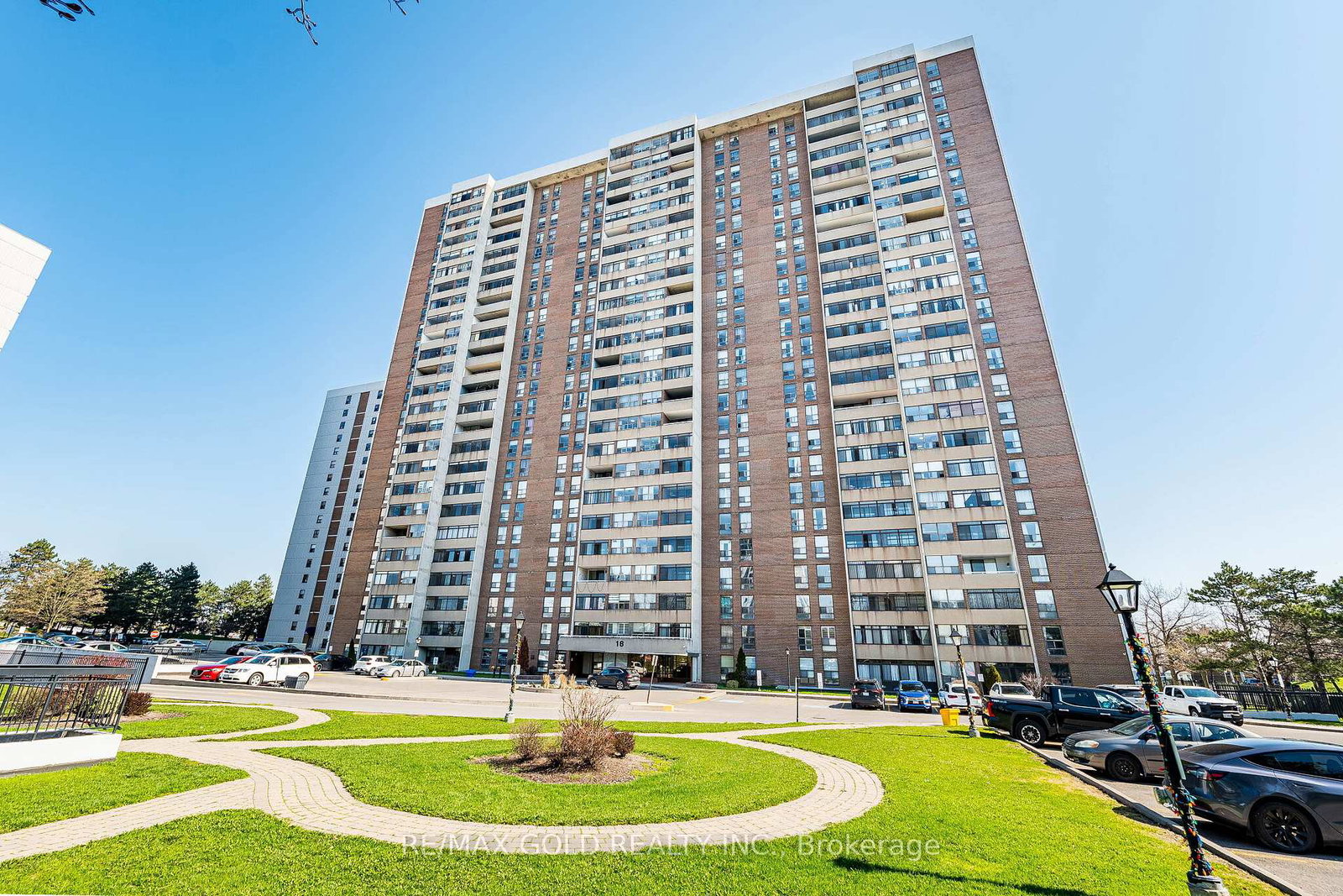 18-knightsbridge-road-brampton-ontario-w13030614