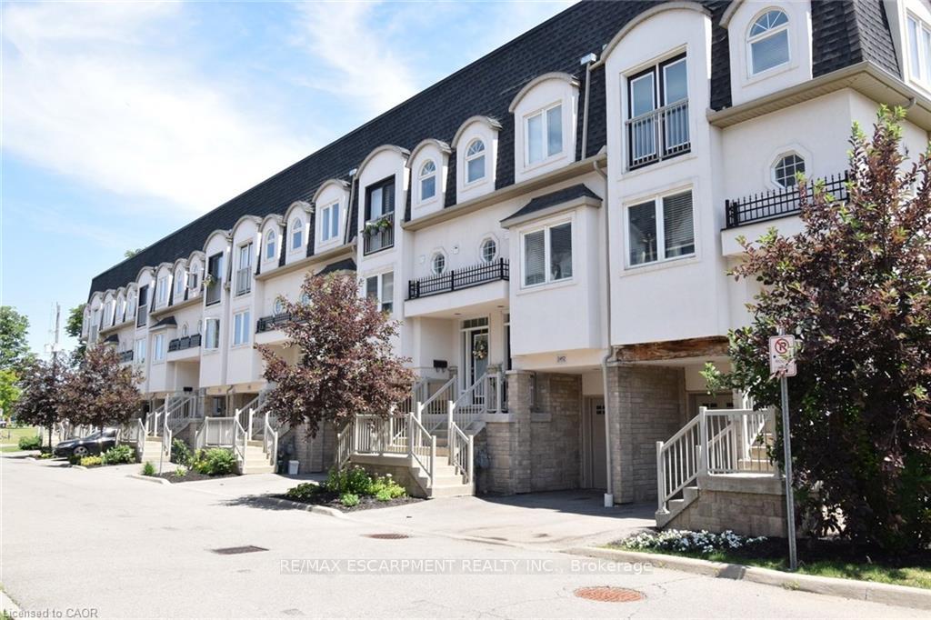 2458-scholars-common-burlington-ontario-w13030668