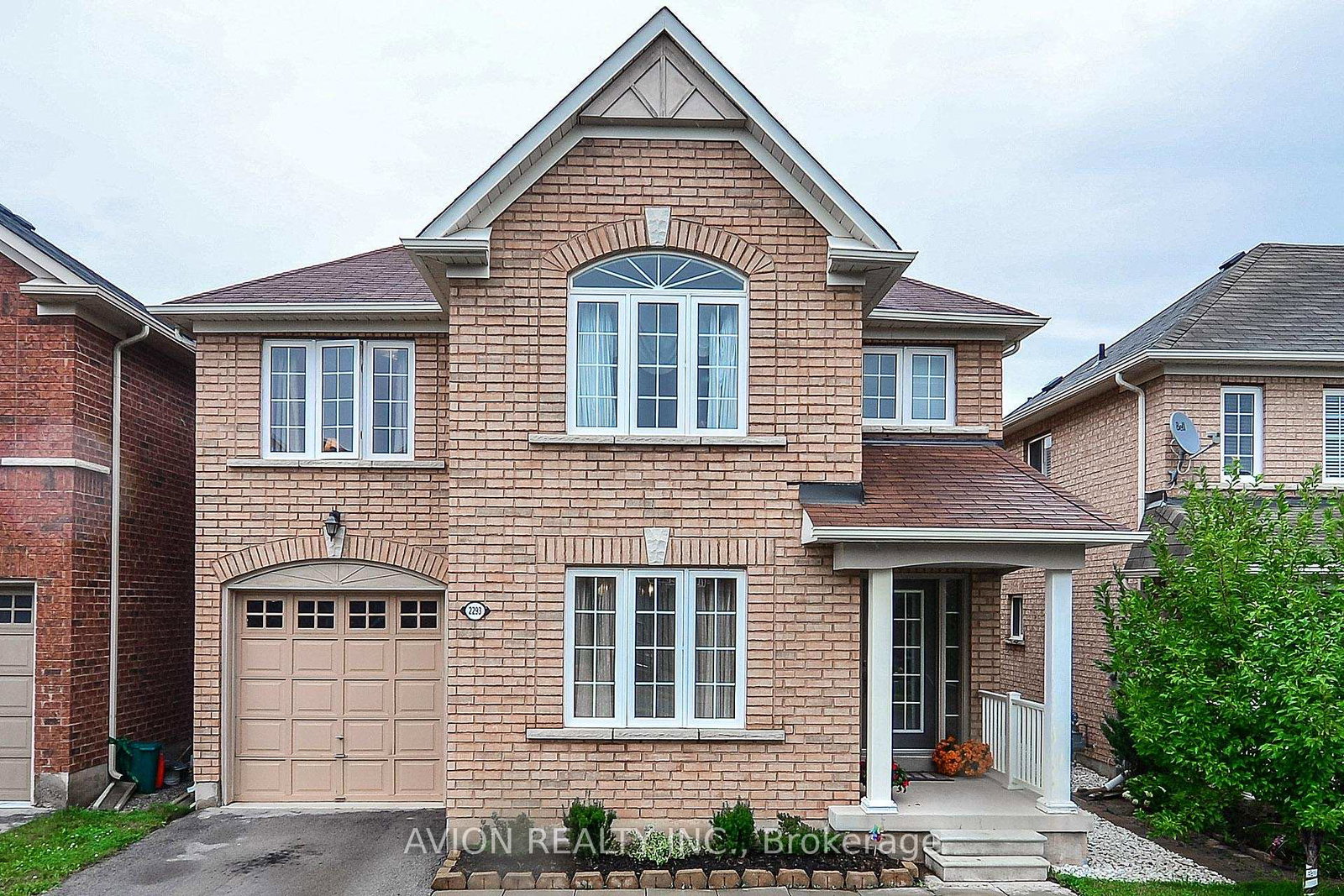 2293-crestmont-drive-oakville-ontario-w13030674