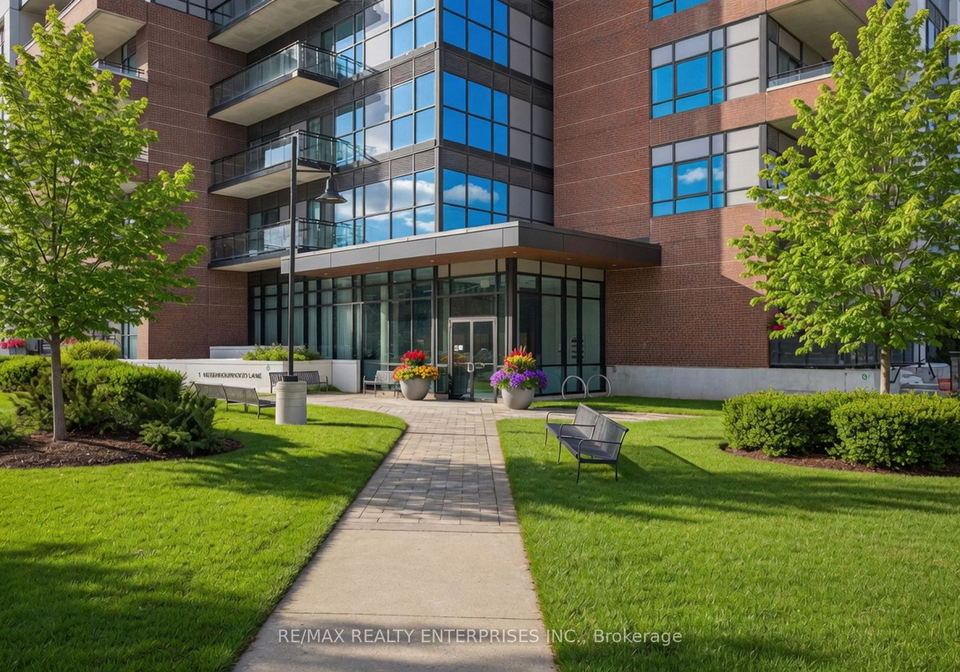 1-neighbourhood-lane-etobicoke-ontario-w13033132