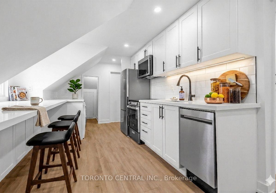 171-parkside-drive-toronto-ontario-w13033670