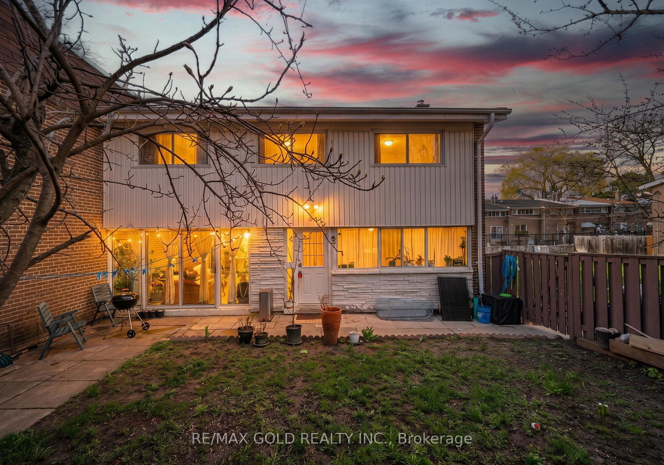 30-sentinel-road-york-ontario-w13034560