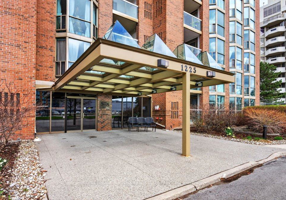 1225-north-shore-boulevard-e-burlington-ontario-w13034754