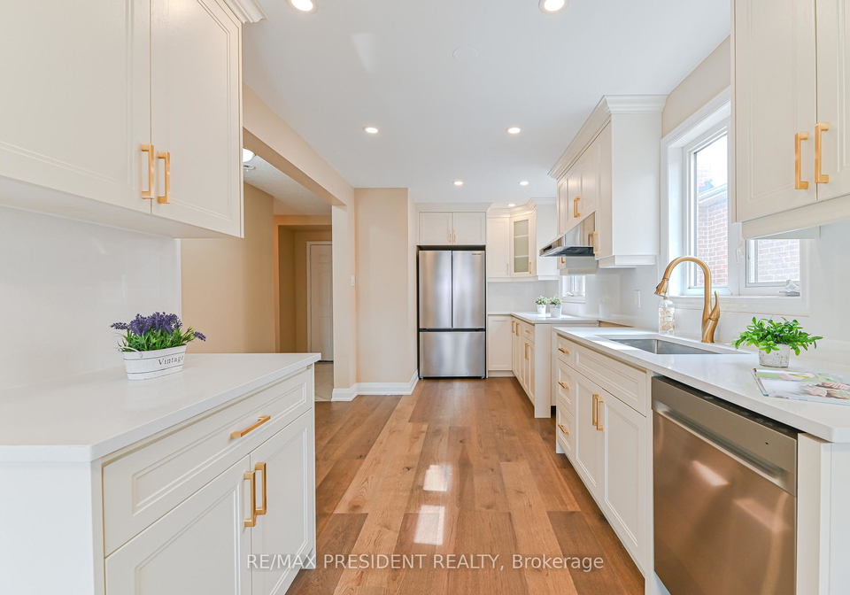 4-lawnview-court-brampton-ontario-w13036568