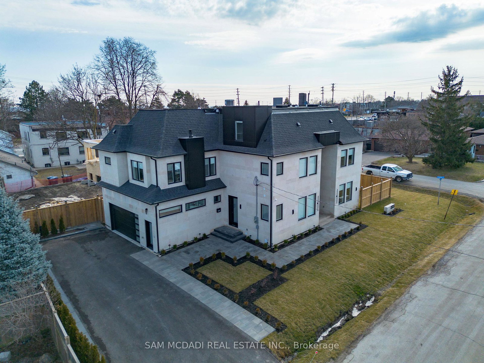 1019-strathy-avenue-mississauga-ontario-w13036928