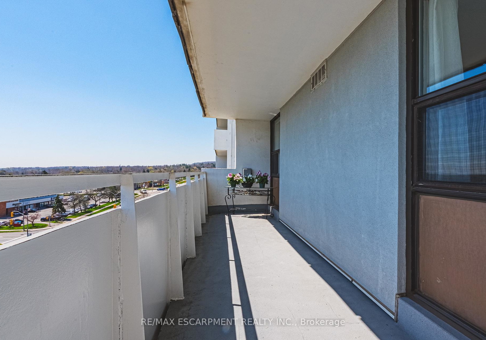 2055-upper-middle-road-burlington-ontario-w13037214