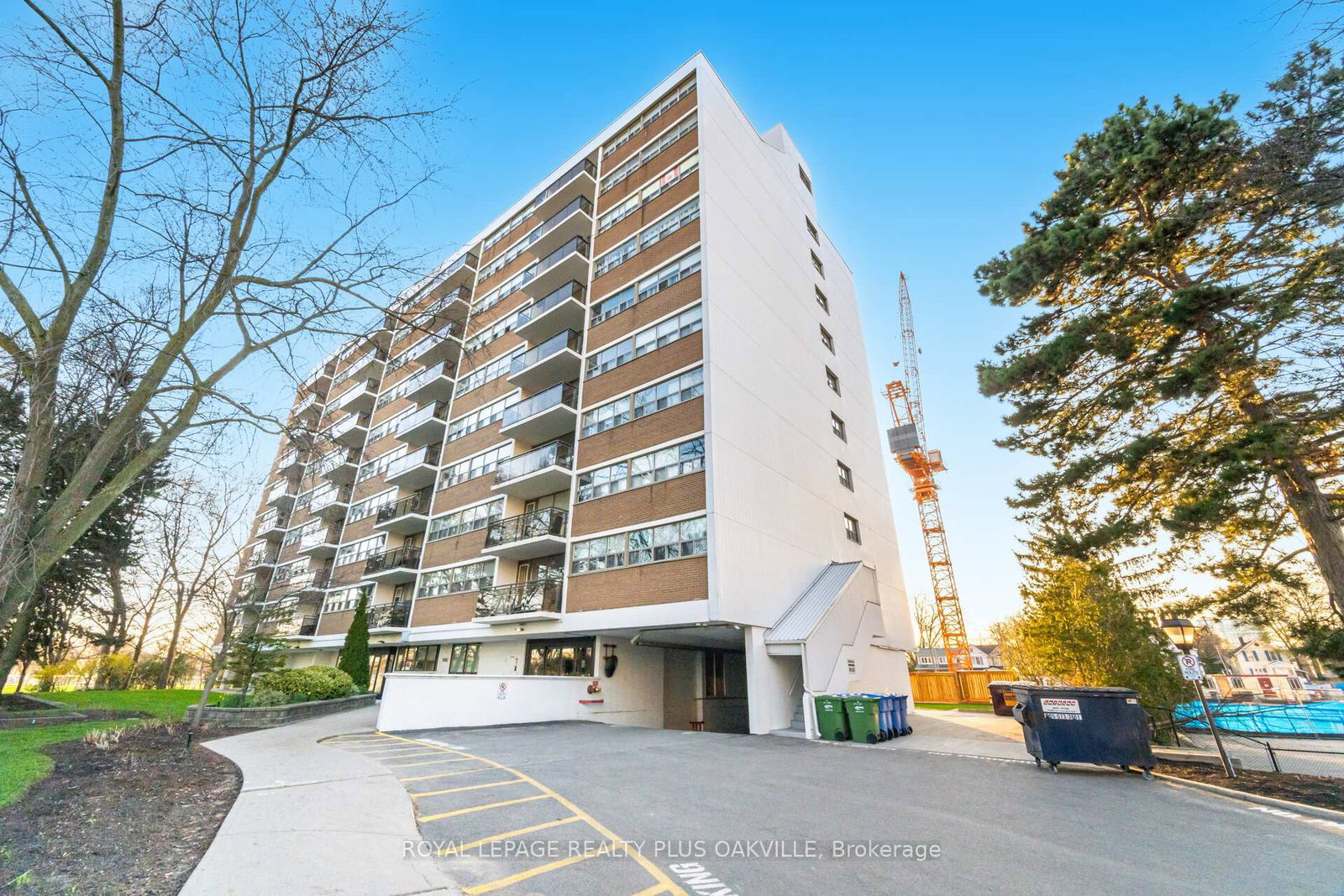 212-kerr-street-oakville-ontario-w13037254
