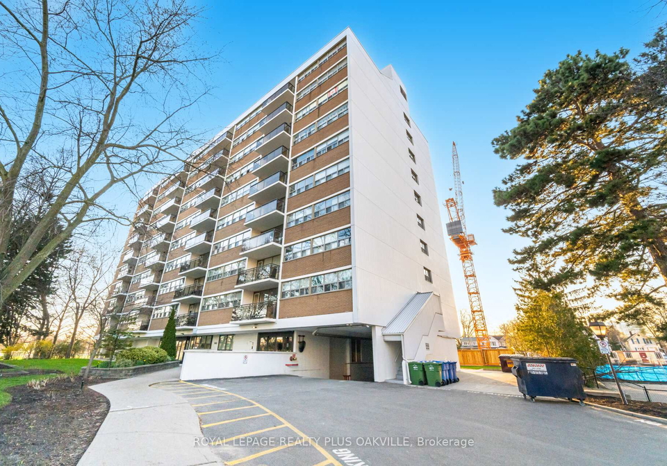 212-kerr-street-oakville-ontario-w13037254