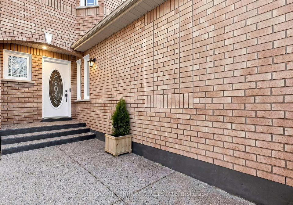 584-four-winds-way-mississauga-ontario-w13037652